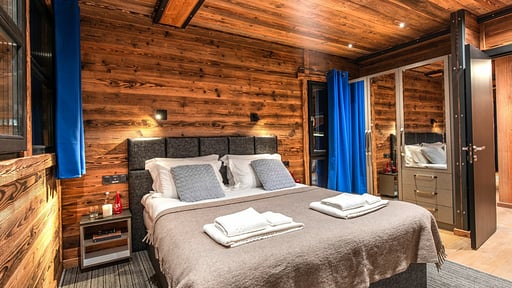 Chalet Monts Bedroom 1