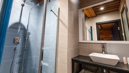 Chalet Monts Bedroom 1