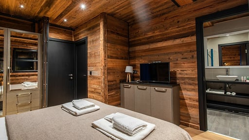Chalet Monts Bedroom 1