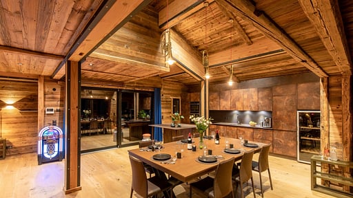 Chalet Monts Dining area
