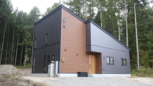 Moon Bear House Surroundings