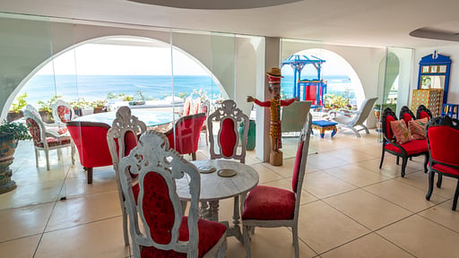 Morabito Art Cliff Capri Dining area