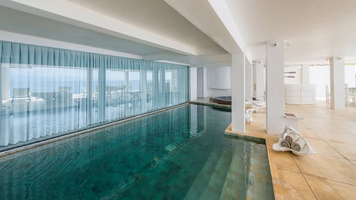 Morabito Art Cliff Swimming pool