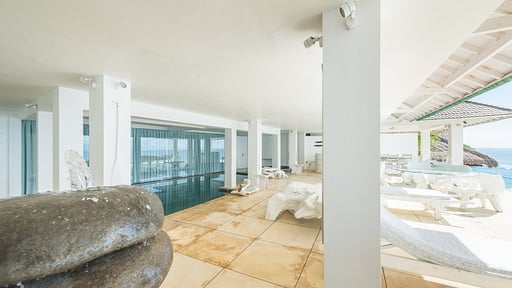 Morabito Art Cliff Swimming pool