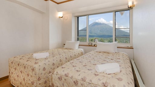 Mountainside Palace Bedroom 1