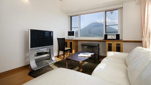 Mountainside Palace Living room