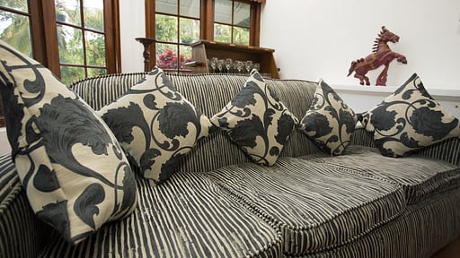 Mountbatten Bungalow Living room