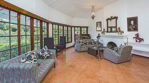 Mountbatten Bungalow Living room