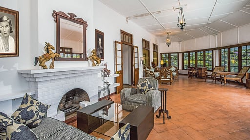 Mountbatten Bungalow Living room