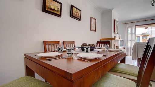 Muro Beach House Dining area