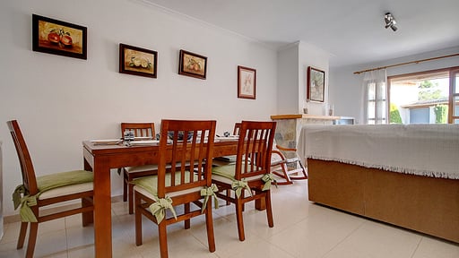 Muro Beach House Dining area