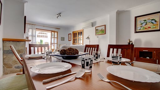 Muro Beach House Dining area