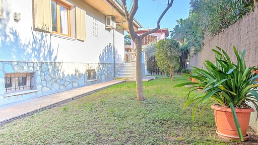 Muro Beach House Garden