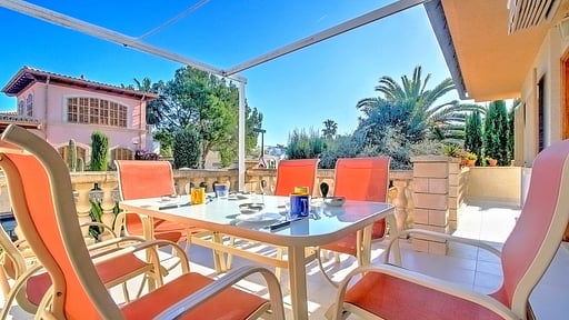 Muro Beach House Dining area