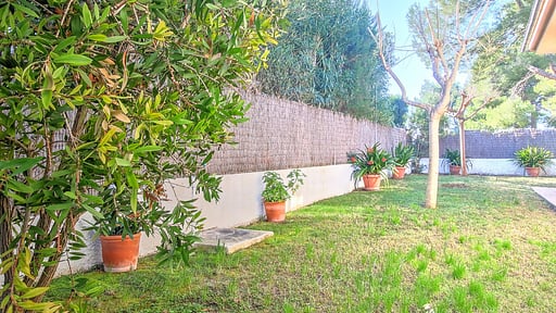 Muro Beach House Garden