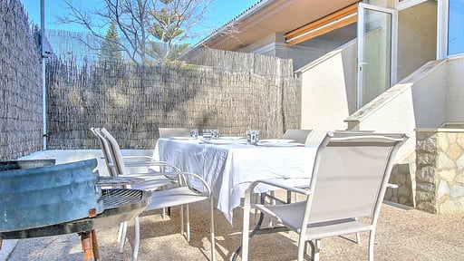 Muro Beach House Dining area