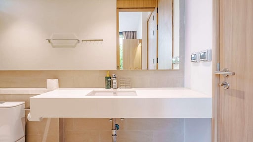 Naiton Aileen Villa Three Others