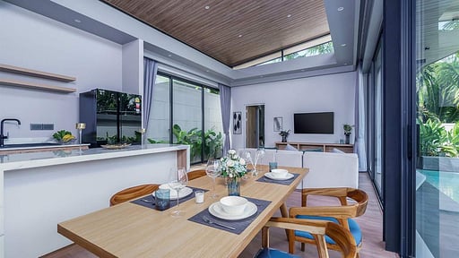 Naiton Aileen Villa Dining area
