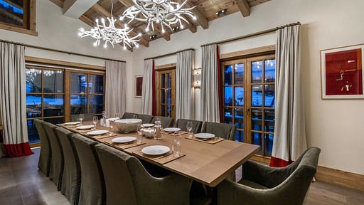 Chalet Nanuq Dining area