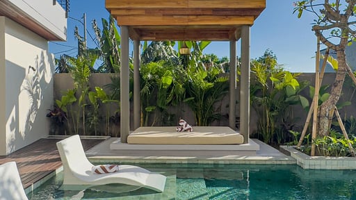 Narawangsa - Villa Kirana Swimming pool