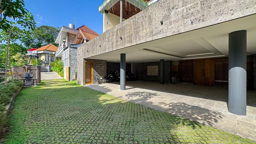 Narawangsa - Villa Kirana Parking areas