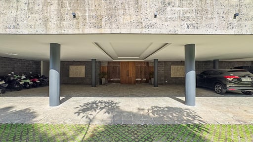 Narawangsa - Villa Kirana Parking areas