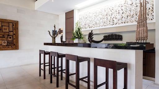 Nyaman Villa 8 Dining area
