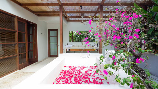 Nyaman Villa 8 Bedroom 5