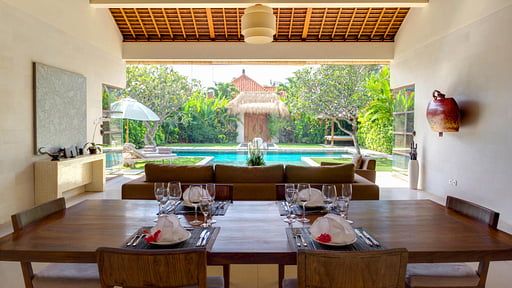 Nyaman Villa 8 Dining area