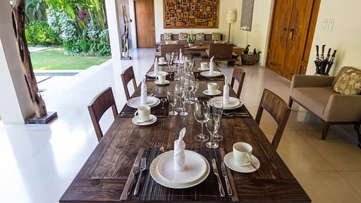 Nyaman Villa 8 Dining area
