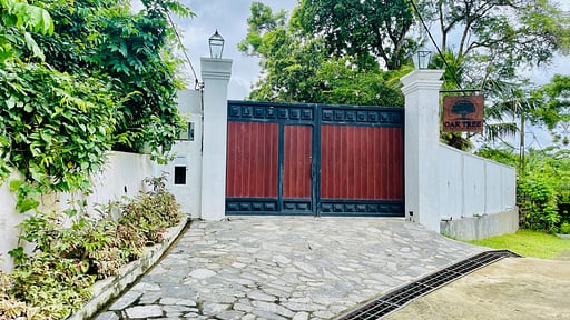 Oak Tree Villa Garden