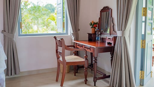 Oak Tree Villa Bedroom 5