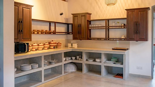 Oak Tree Villa Dining area 1