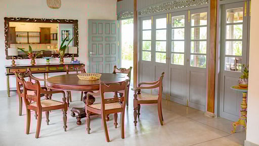 Oak Tree Villa Dining area 1