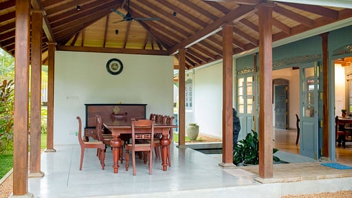 Oak Tree Villa Dining area 2