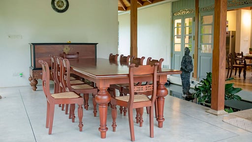 Oak Tree Villa Dining area 2