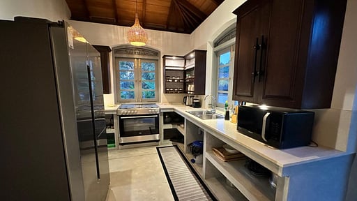 Oak Tree Villa Kitchen