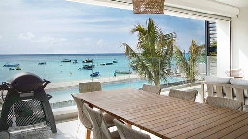 O'biches Beachfront Apartment Terrasse/Veranda