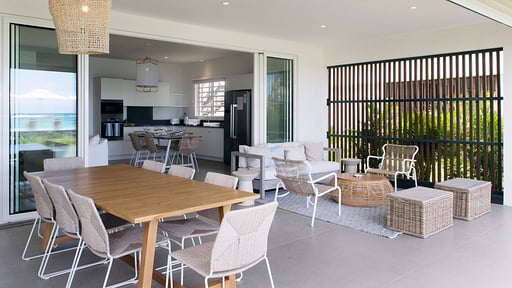 O'biches Beachfront Apartment Terrasse/Veranda
