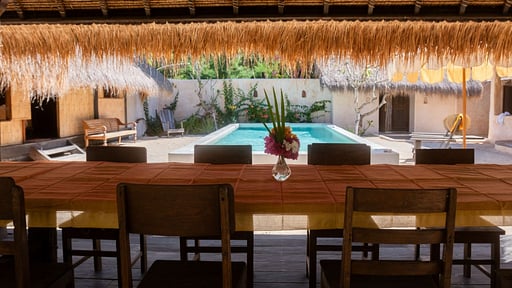 Papaya House Bar
