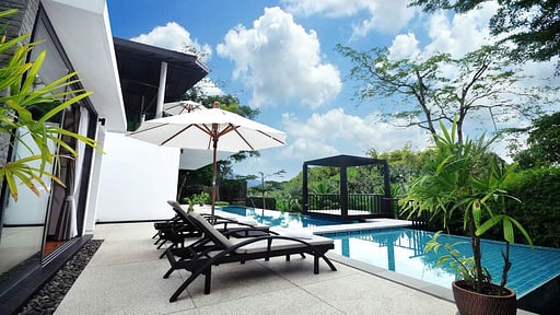 Patong Grand Villa Zwembad