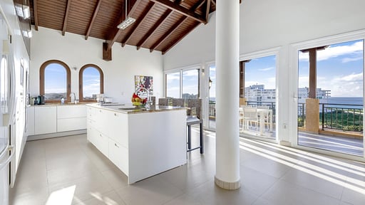 Penthouse La Perla Sky Kitchen