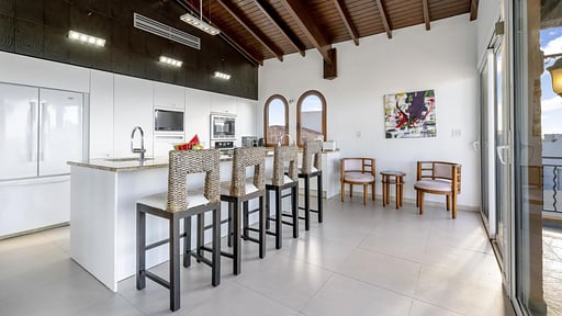 Penthouse La Perla Sky Kitchen