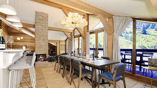 Penthouse le Grizzli Dining area