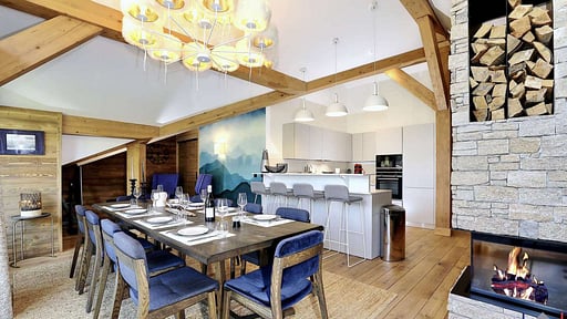 Penthouse le Grizzli Dining area