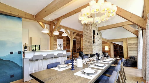 Penthouse le Grizzli Dining area