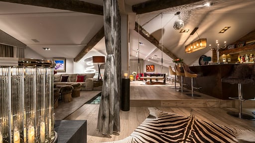 Penthouse Urban Corniche Bar