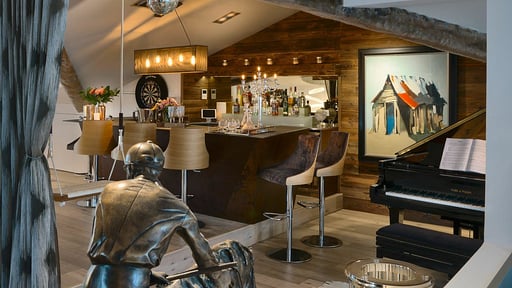 Penthouse Urban Corniche Bar