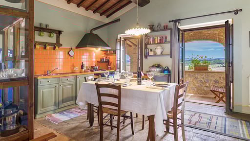 Villa Podere Bagnolo Dining area