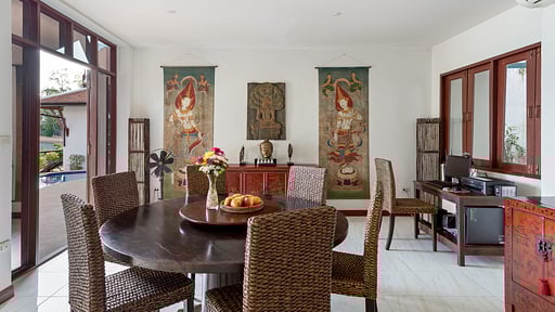 Pra Nang Villa Dining area